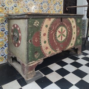 Chest_in_the_Patio_of_the_Bardo_1
