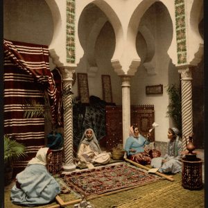 Moorish_women_making_Arab_carpets,_Algiers,_Algeria-LCCN2001697844